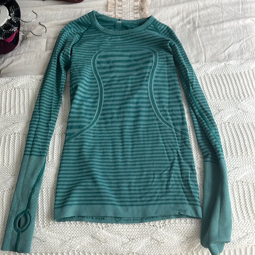 Swiftly T Lululemon top